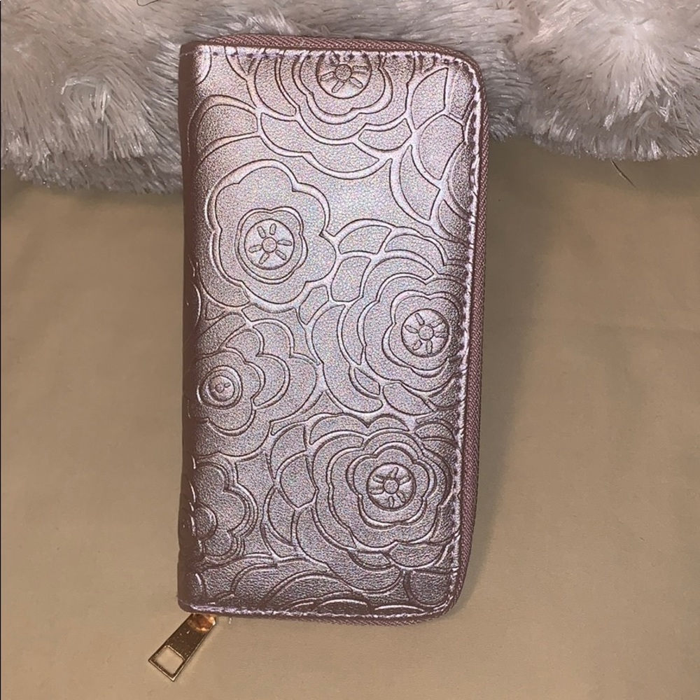 WOMEN’S LONG WALLETS